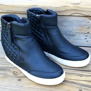 Steve Madden Size 8.5 Black Booties, Hidde…